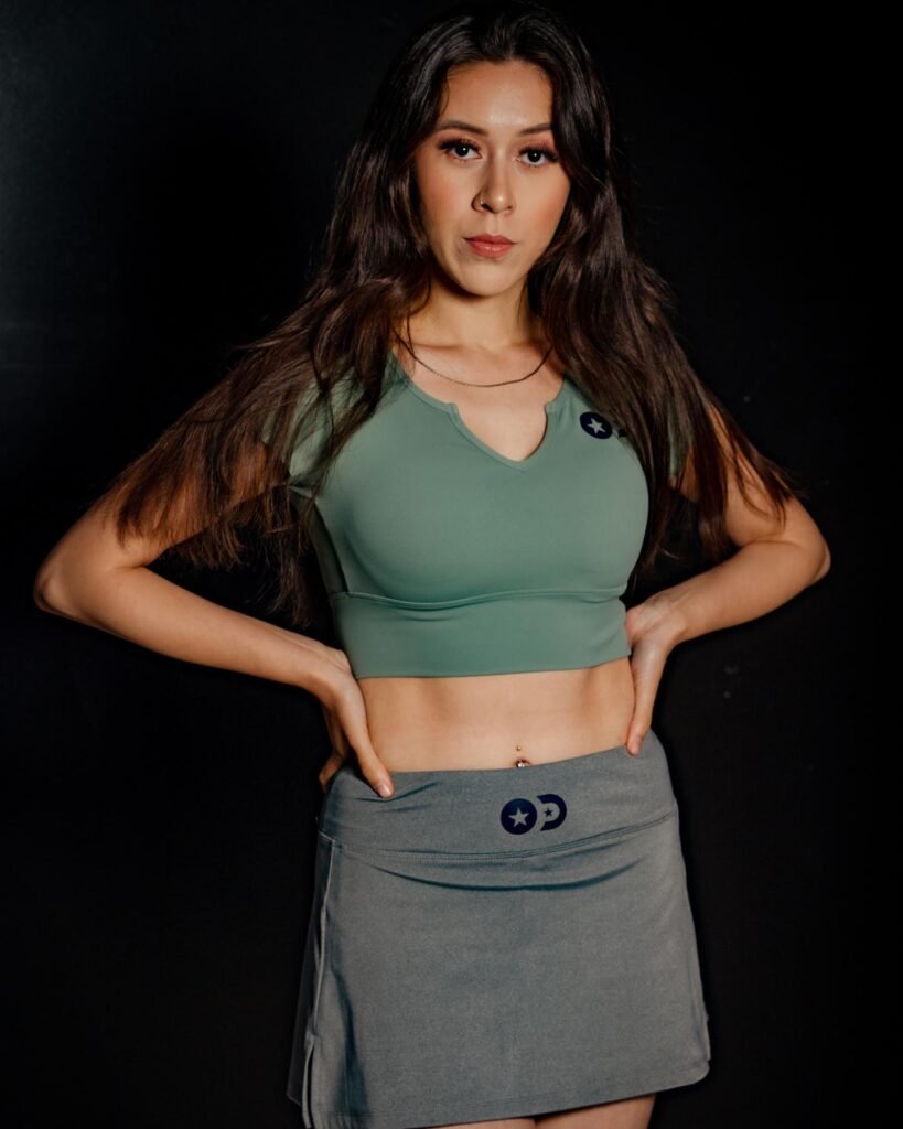 Only Dallas Logo Cropped V-Neck Top – Sage