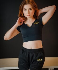 Only Dallas Logo Cropped V-Neck Top – Black Short Sleeve